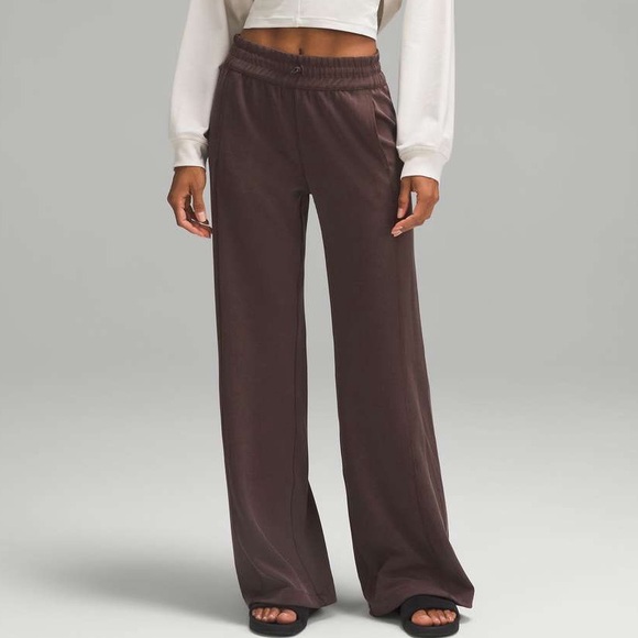 Lululemon Ribbed Softstreme High-Rise Pant 32.5"
Espresso - Picture 1 of 4